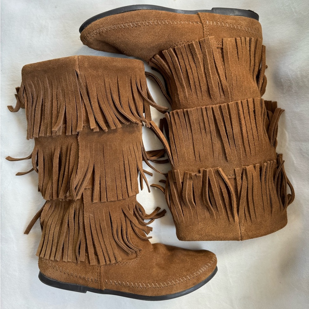 Minnetonka Brown fringe leather boots